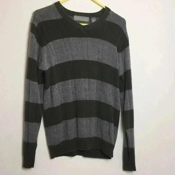 Oscar DE LA RENTA Size Large V-Neck - Picture 1 of 6
